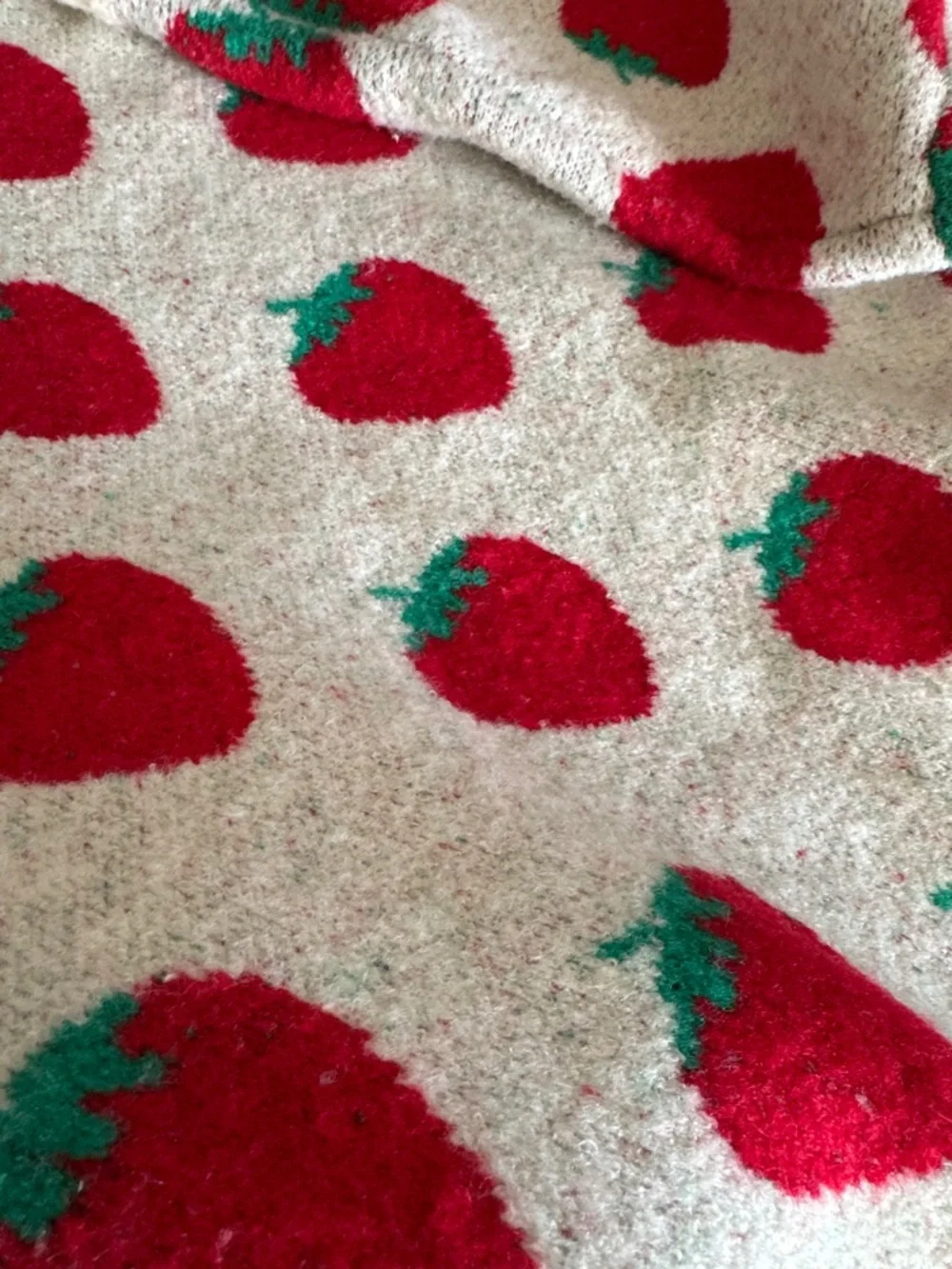 Lisa Says Gah Ella Red Strawberry Cream Knit Cozy Pullover Sweater size M/L - Picture 9 of 9